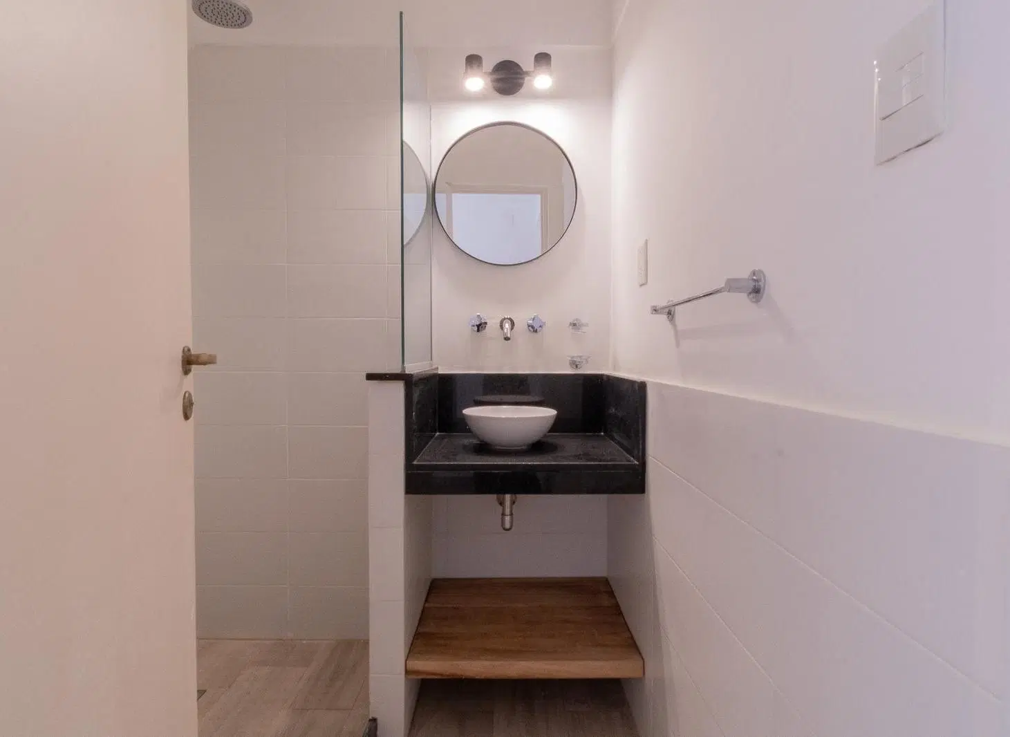 Hermoso monoambiente con patio cerrado! Apto Profesional y Bajas Expensas! Bulnes 1950! 2