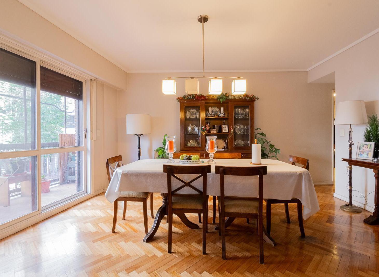Excelente 5 ambientes en venta con cochera fija y cubierta, patio y balcón!
