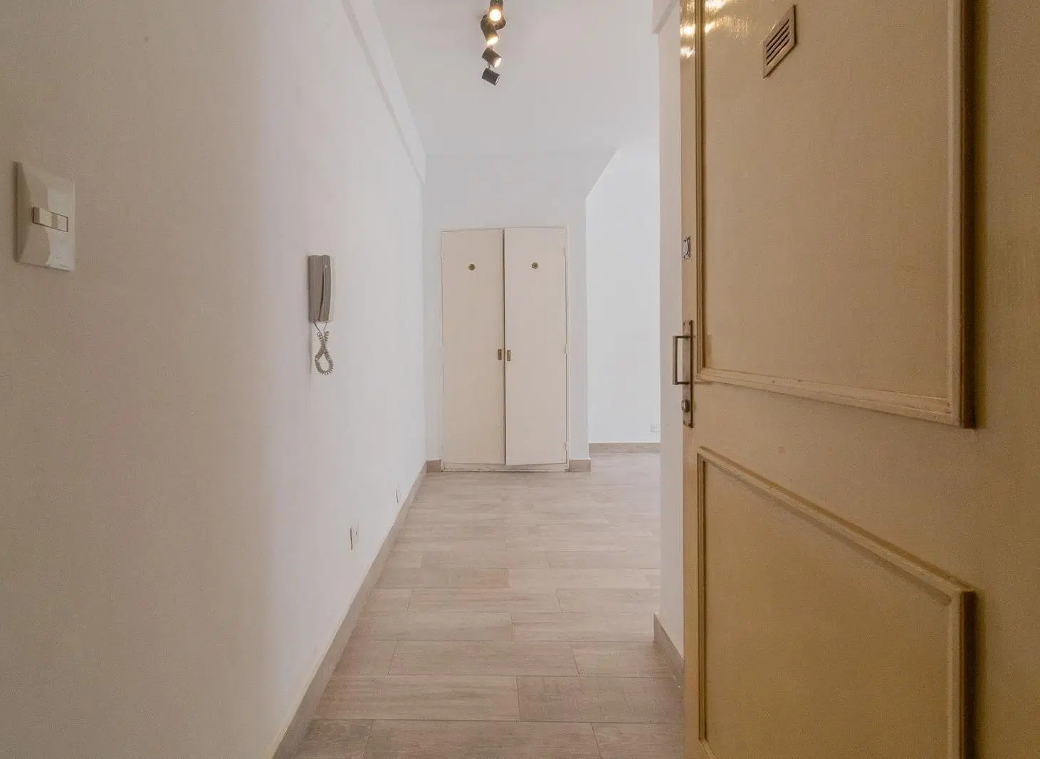 Hermoso monoambiente con patio cerrado! Apto Profesional y Bajas Expensas! Bulnes 1950 3