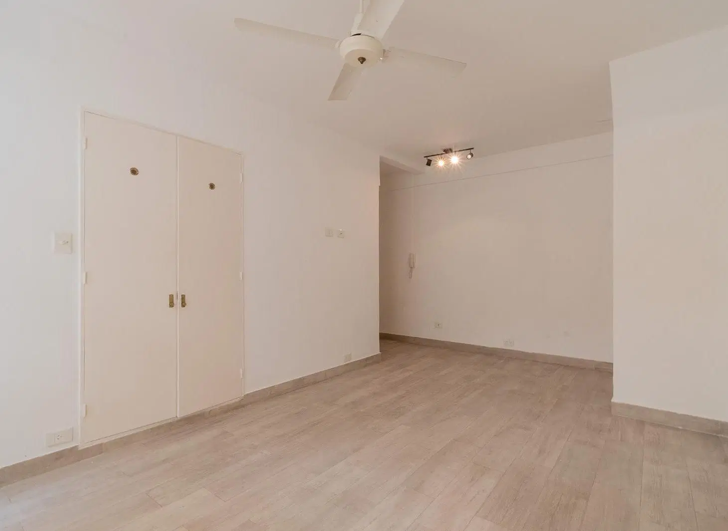 Hermoso monoambiente con patio cerrado! Apto Profesional y Bajas Expensas! Bulnes 1950 5
