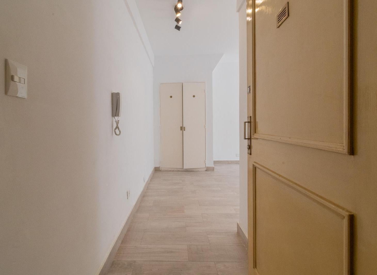 Hermoso monoambiente con patio cerrado! Apto Profesional y Bajas Expensas! Bulnes 1950!