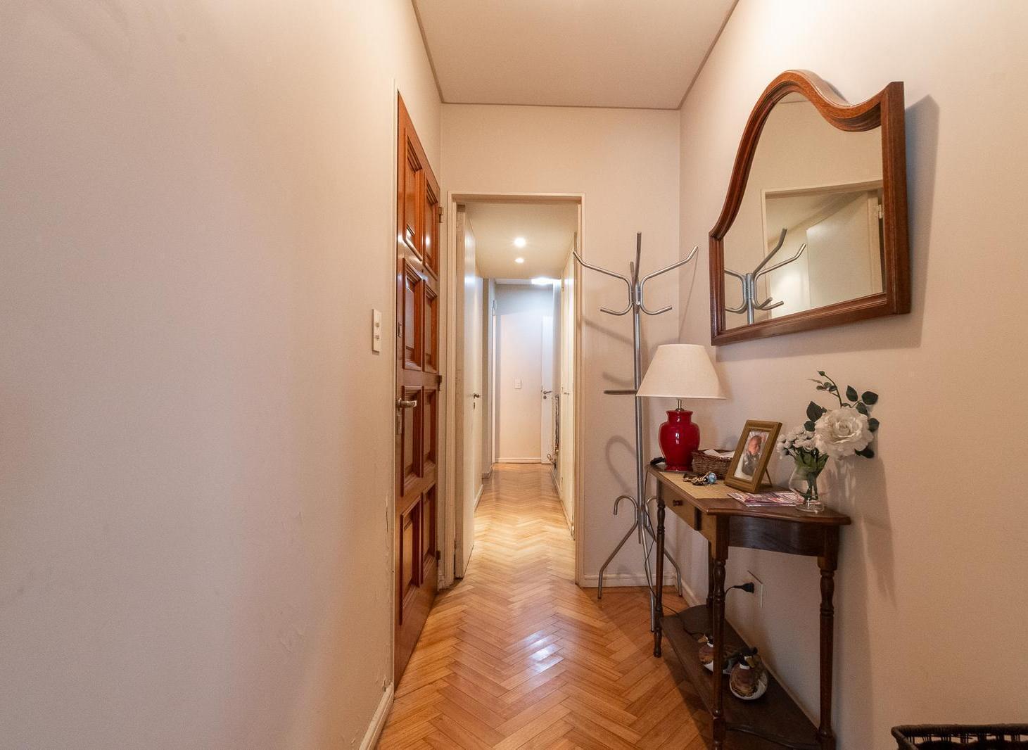 Foto de Excelente 5 ambientes en venta con cochera fija y cubierta, baulera, patio y balcón!, imagen 2