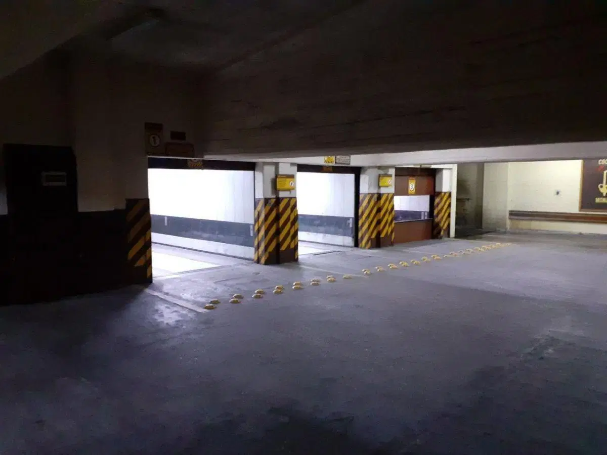 Edificio de cocheras MónacoAuto 2