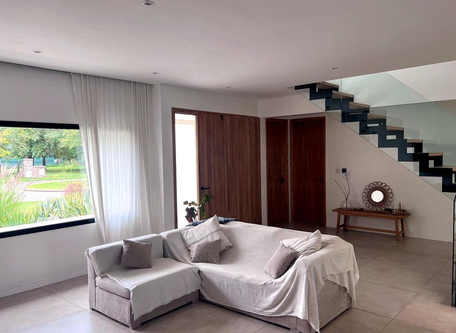 CASA 4 DORMITORIOS EN VENTA EN PALOS VERDES