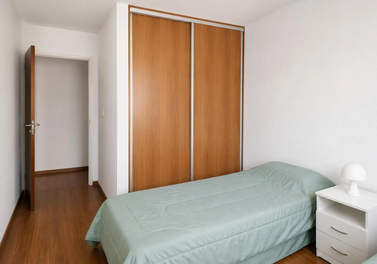 DEPARTAMENTO 2 DORMITORIOS C/COCHERA EN ABASTO 5