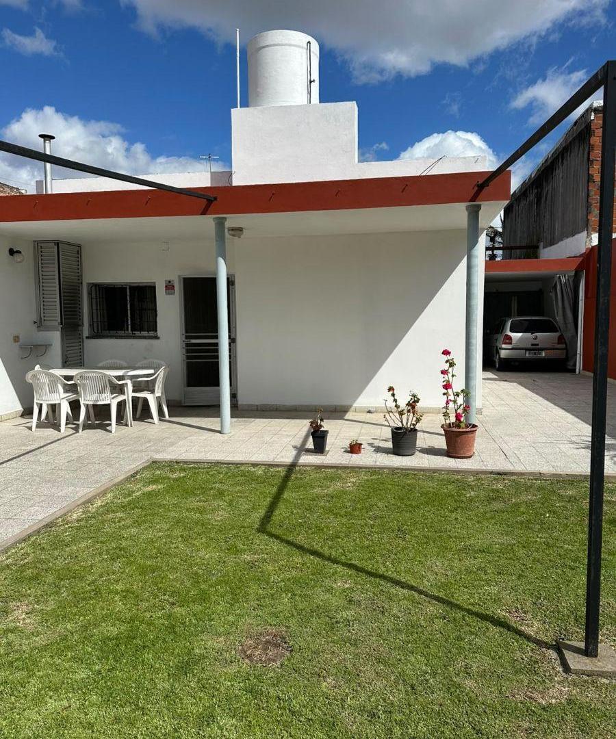 Foto de VENTA CASA 3 AMBIENTES JARDIN SAN MARTIN, imagen 1