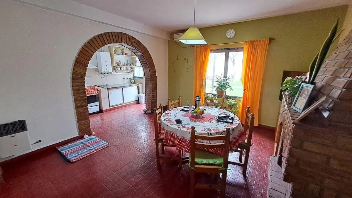 VENTA CASA 3 DORM BARRIO DON BOSCO ZONA VALLE ESCONDIDO 4