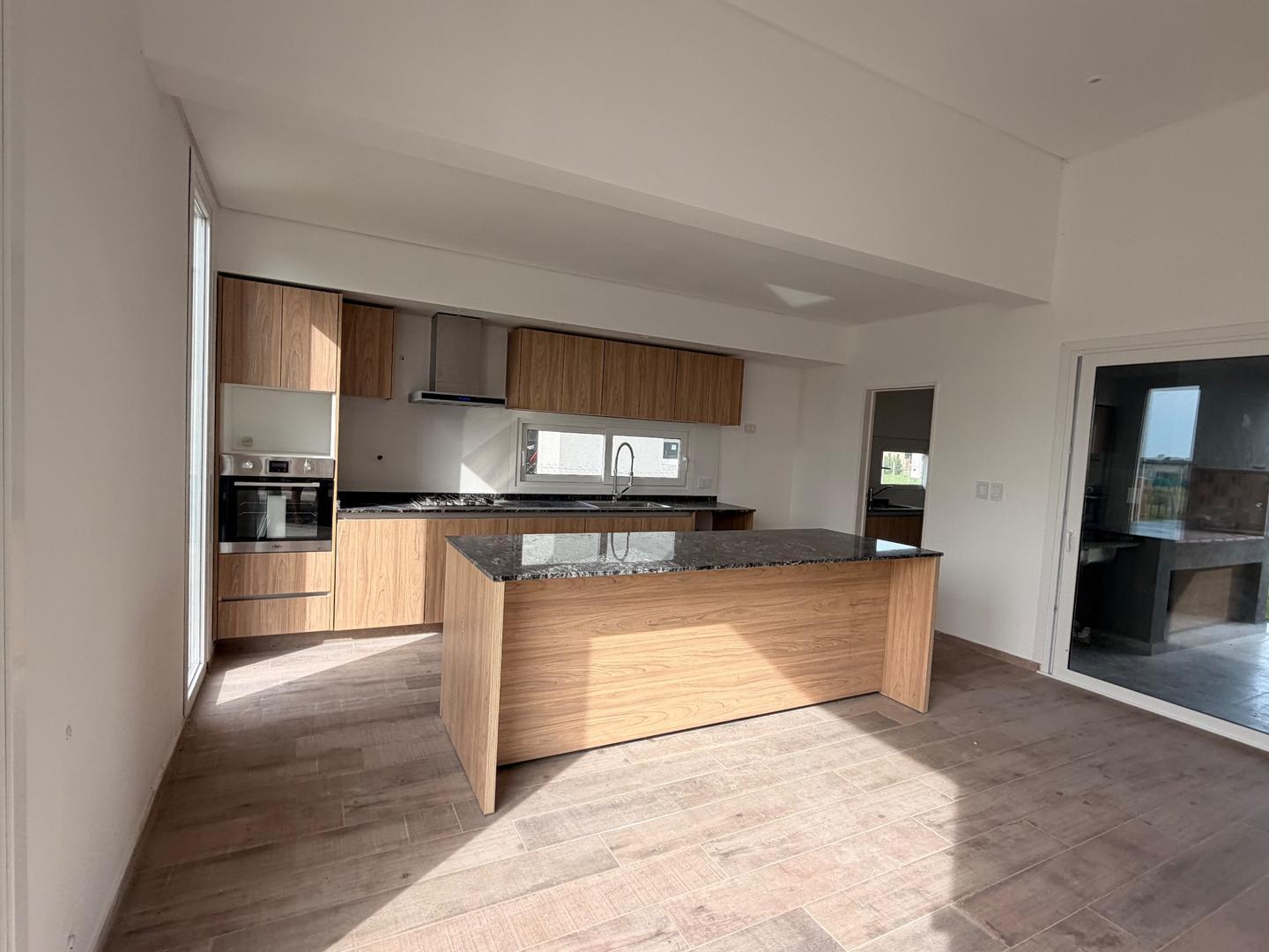 Foto de CASA A ESTRENAR 5 AMB. BARRIO SAN SIMÓN, imagen 3