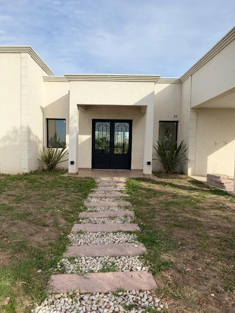 CASA A LA VENTA HORIZONTES AL SUR, FINANCIA 50%!! 1