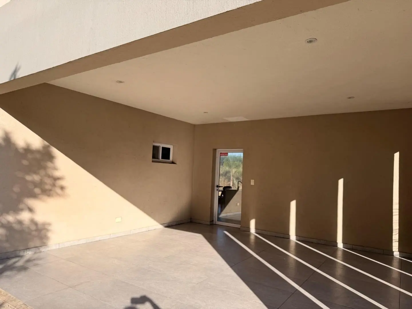 CASA A LA VENTA EN BARRIO SANTA INES. CERCA DEL INGRESO 4