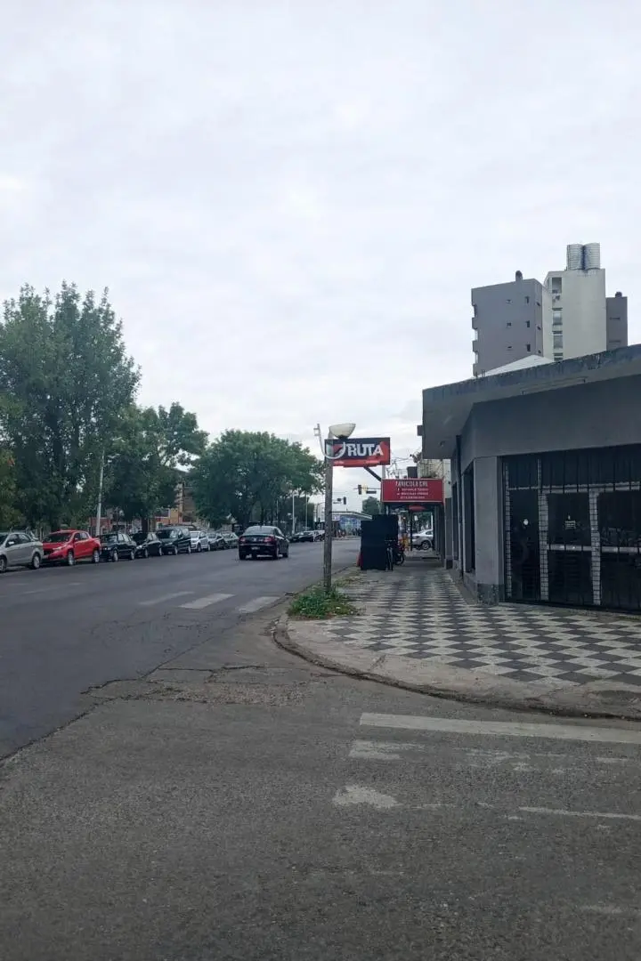 ALQUILER COMERCIAL CENTRO EZEIZA SOBRE 205 4