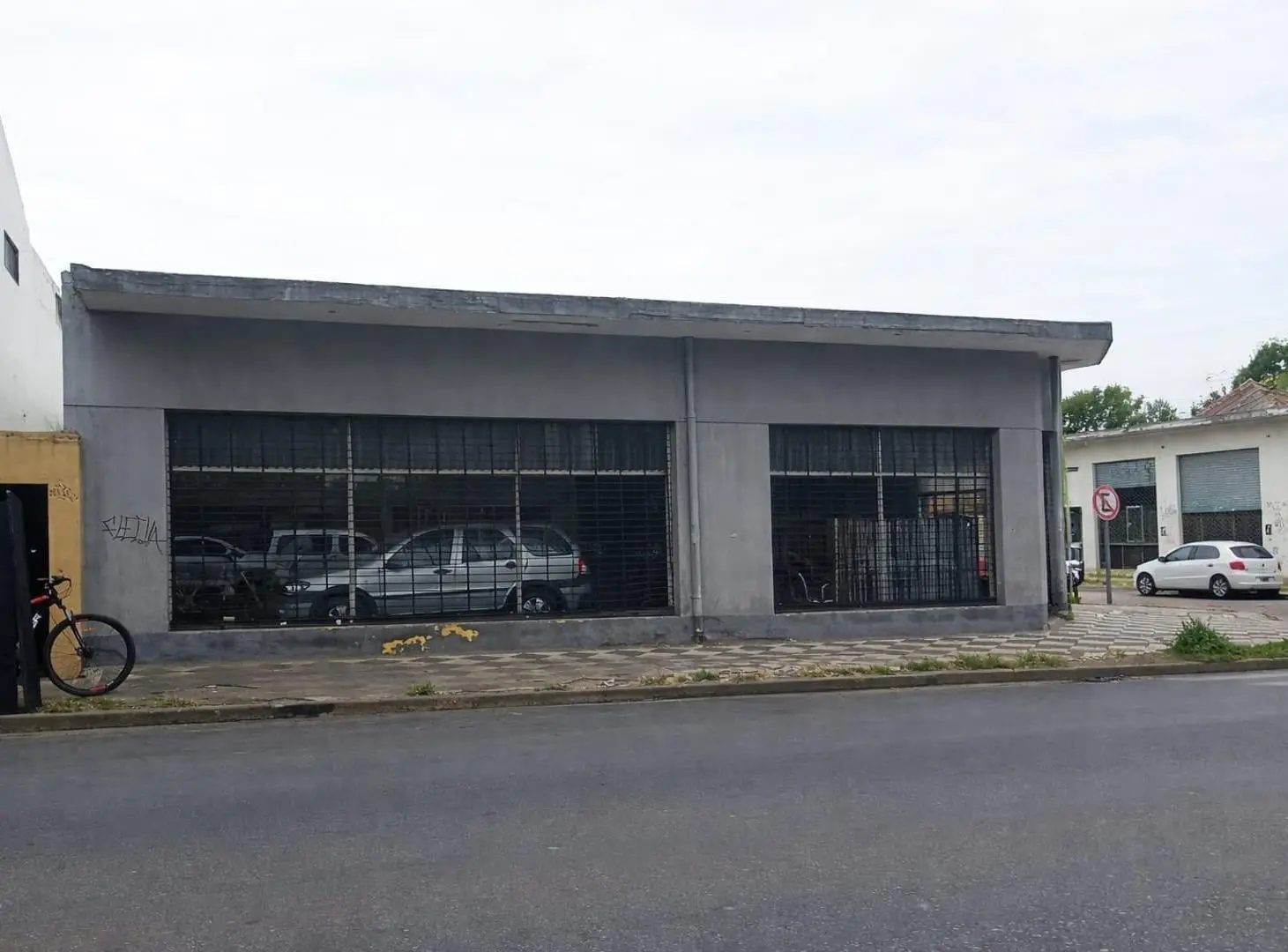 ALQUILER COMERCIAL CENTRO EZEIZA SOBRE 205 3