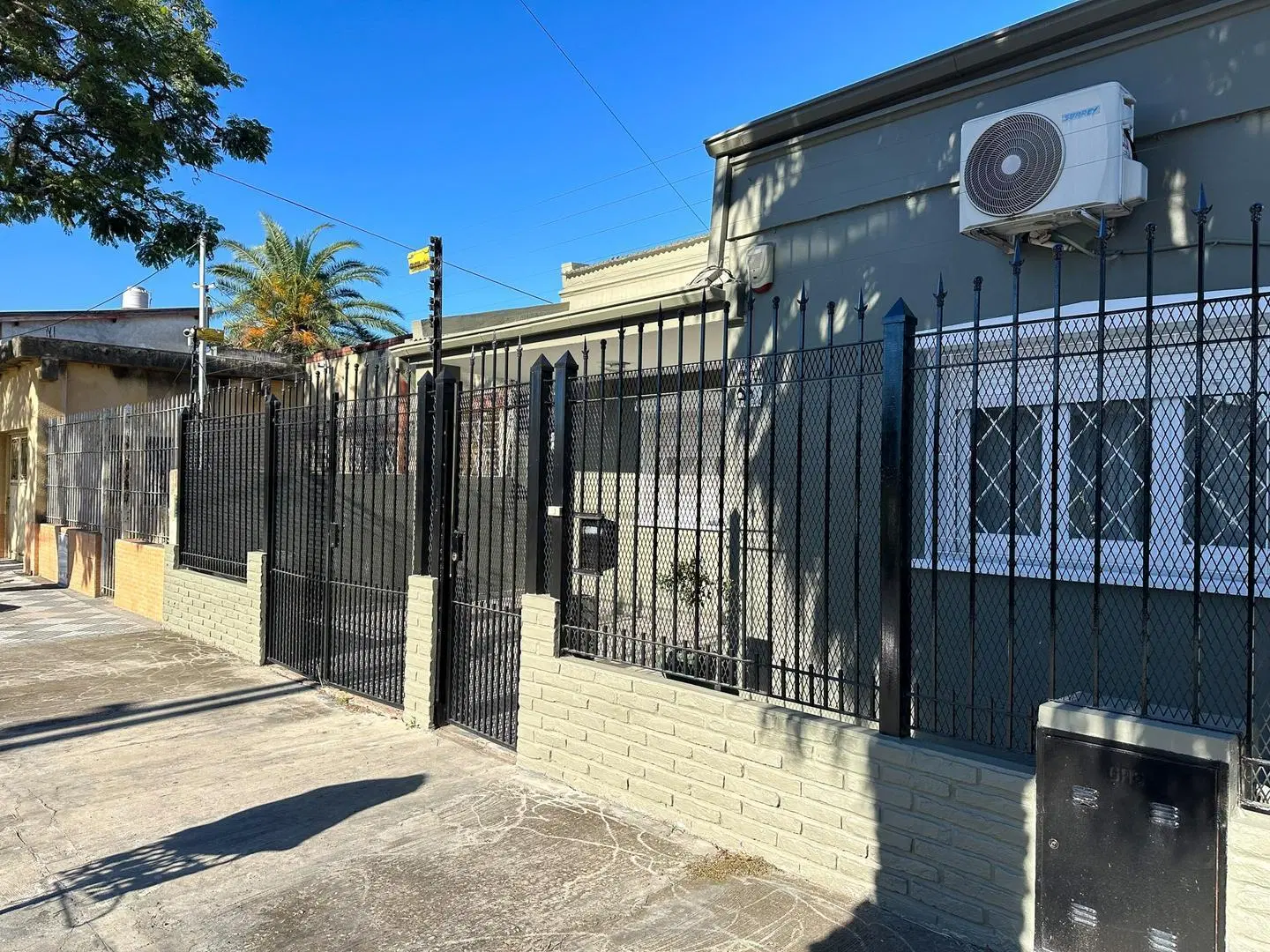VENTA CASA 3 AMBIENTES LUIS GUILLON -PILETA 2
