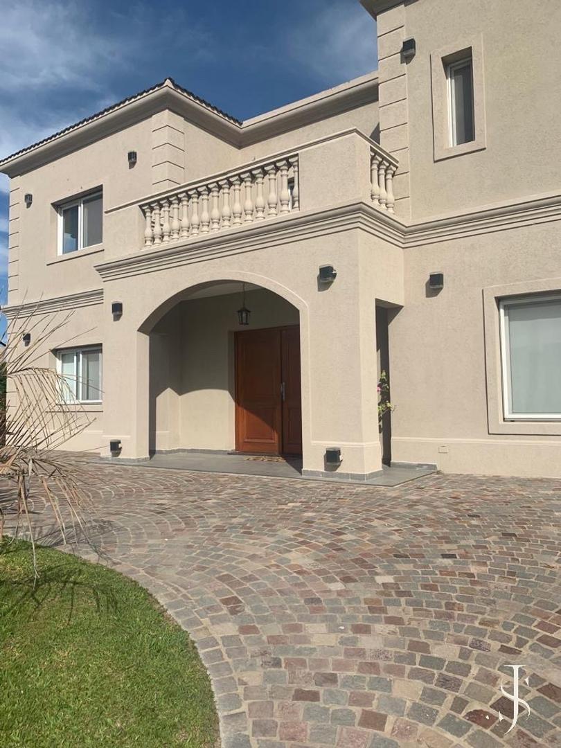 Hermosa casa a la venta en Los Talas