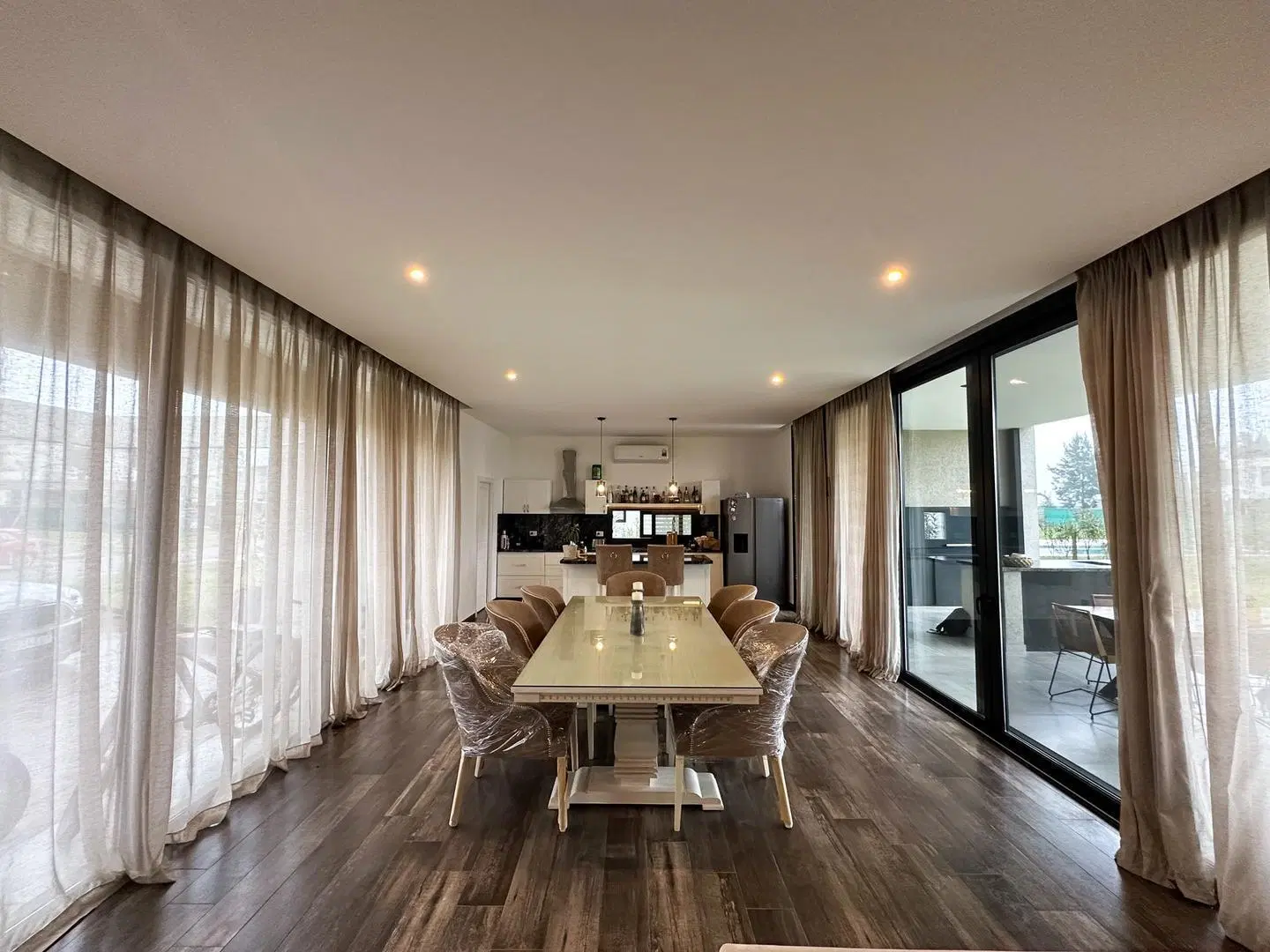 CASA MODERNA A LA VENTA EN TERRALAGOS 1