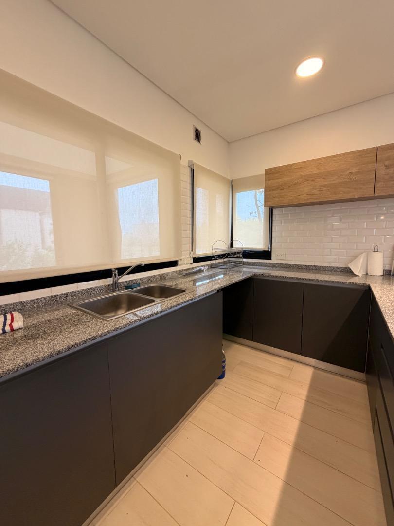 Foto de HERMOSA PROPIEDAD 4 AMB A LA VENTA, EN SANTA RITA, imagen 4