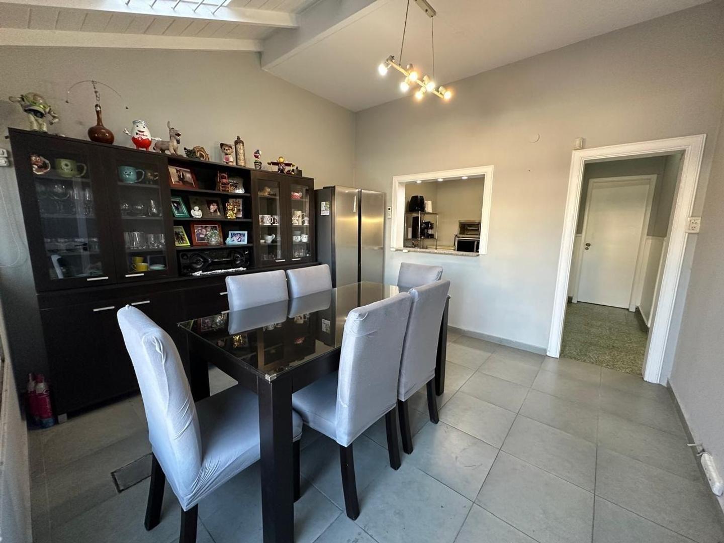 Foto de VENTA CASA 3 AMBIENTES LUIS GUILLON -PILETA, imagen 1