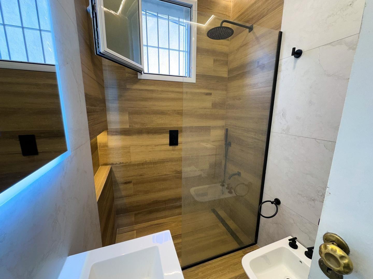 Foto de VENTA CASA 3 AMBIENTES LUIS GUILLON -PILETA, imagen 2