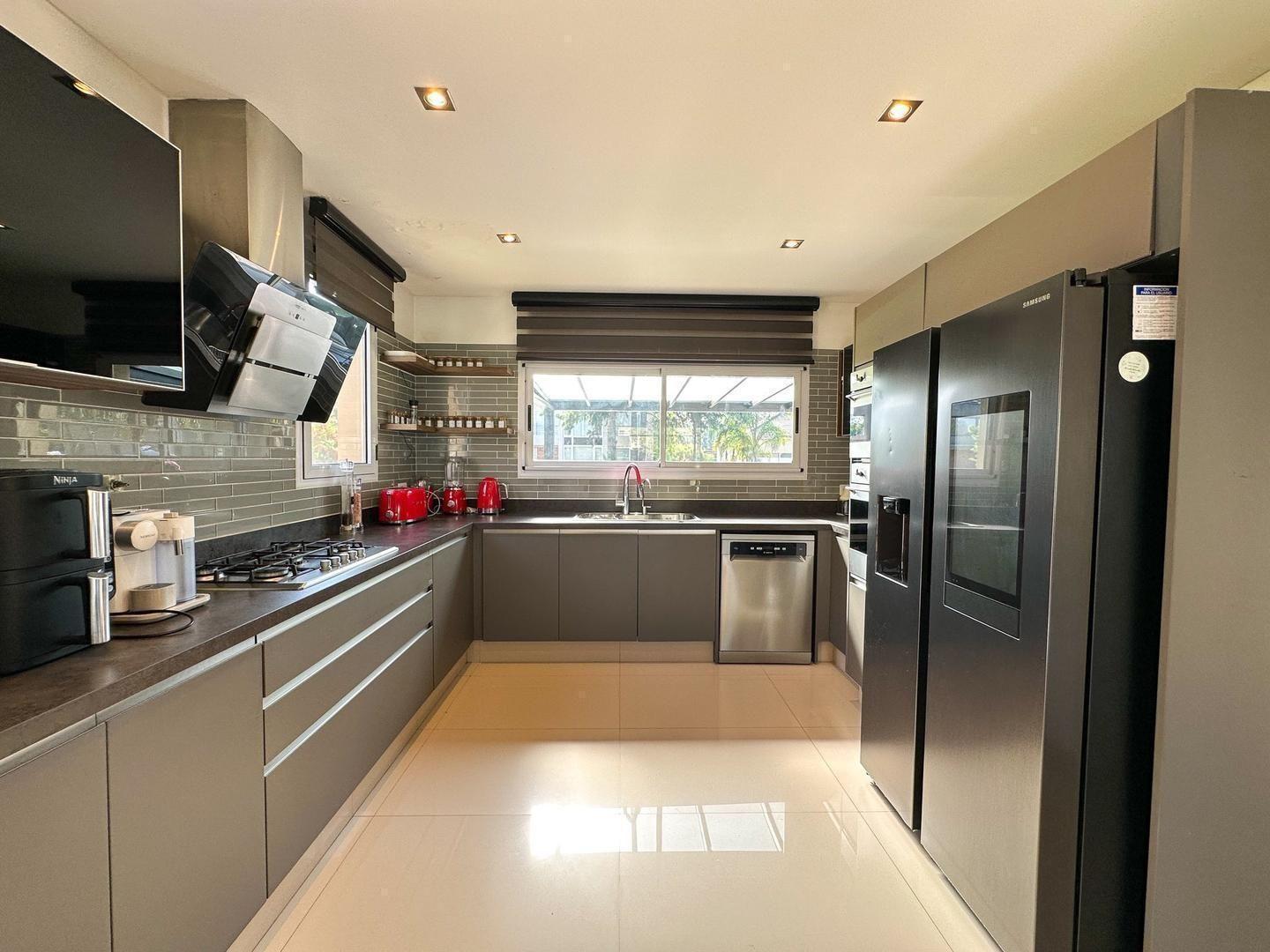 Foto de CASA 4 DORMITORIOS PREMIUM!! ST THOMAS ESTE OESTE, imagen 5