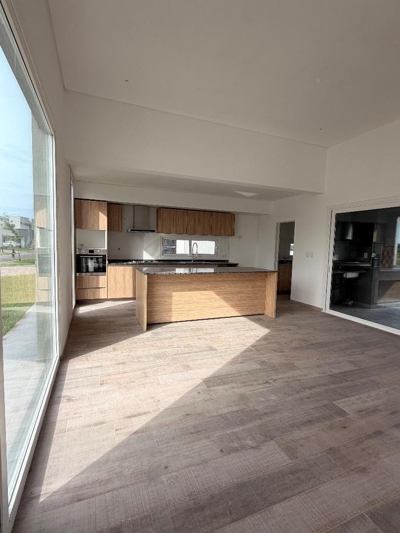 Foto de CASA A ESTRENAR 5 AMB. BARRIO SAN SIMÓN, imagen 3