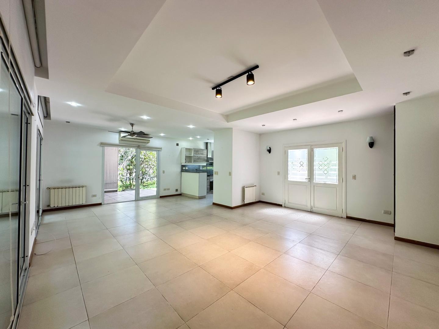 Foto de VENTA CASA DE 4 AMBIENTES BARRIO EL ROCIO, imagen 5