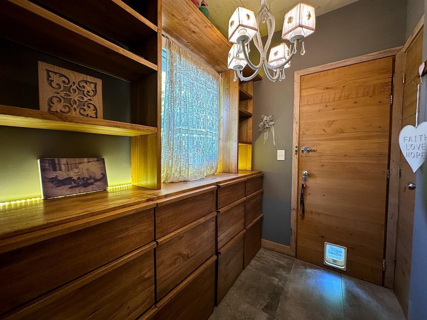 Foto de Casa de moderna, hormigón y madera en st thomas EO., imagen 2