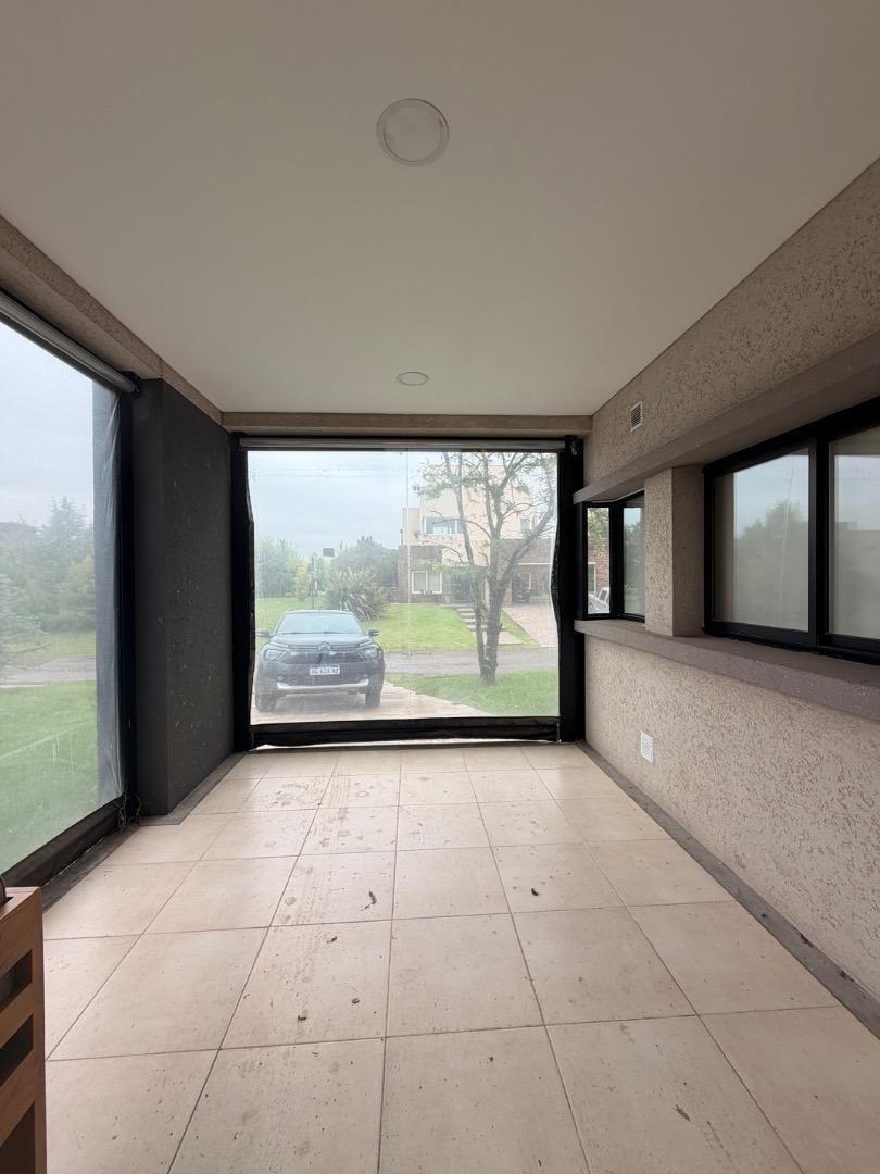 Foto de HERMOSA PROPIEDAD 4 AMB A LA VENTA, EN SANTA RITA, imagen 5