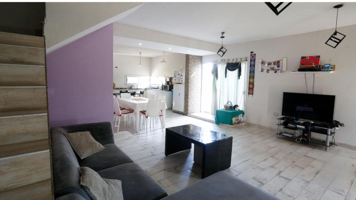 Foto de Casa 4 ambientes en Venta Ezeiza Tristán Suárez, c/pileta, imagen 4