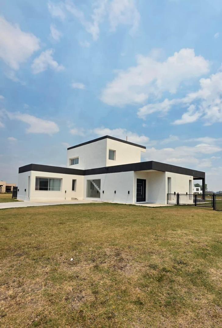 Foto de CASA 5 AMBIENTES EN VENTA PRESIDENTE PERON BARRIO LA ALAMEDA, imagen 4