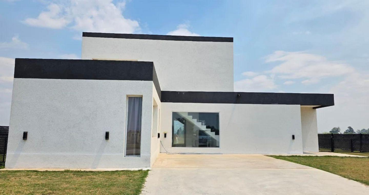 Foto de CASA 5 AMBIENTES EN VENTA PRESIDENTE PERON BARRIO LA ALAMEDA, imagen 1