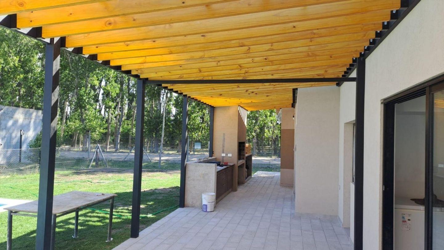 Foto de CASA 5 AMBIENTES EN VENTA PRESIDENTE PERON BARRIO LA ALAMEDA, imagen 2