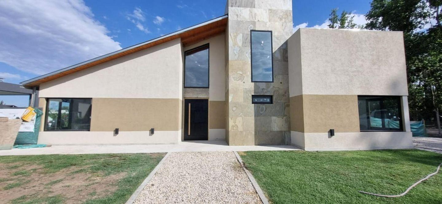 Foto de CASA 5 AMBIENTES EN VENTA PRESIDENTE PERON BARRIO LA ALAMEDA, imagen 1