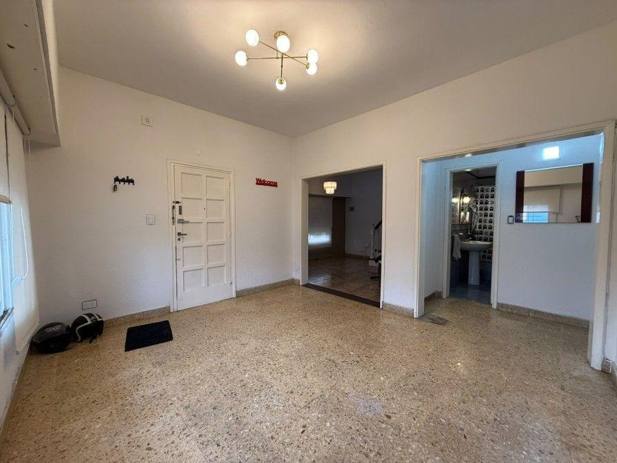 Foto de Amplia casa familiar de 5 dormitorios, excelente ubicación  Apta, imagen 4