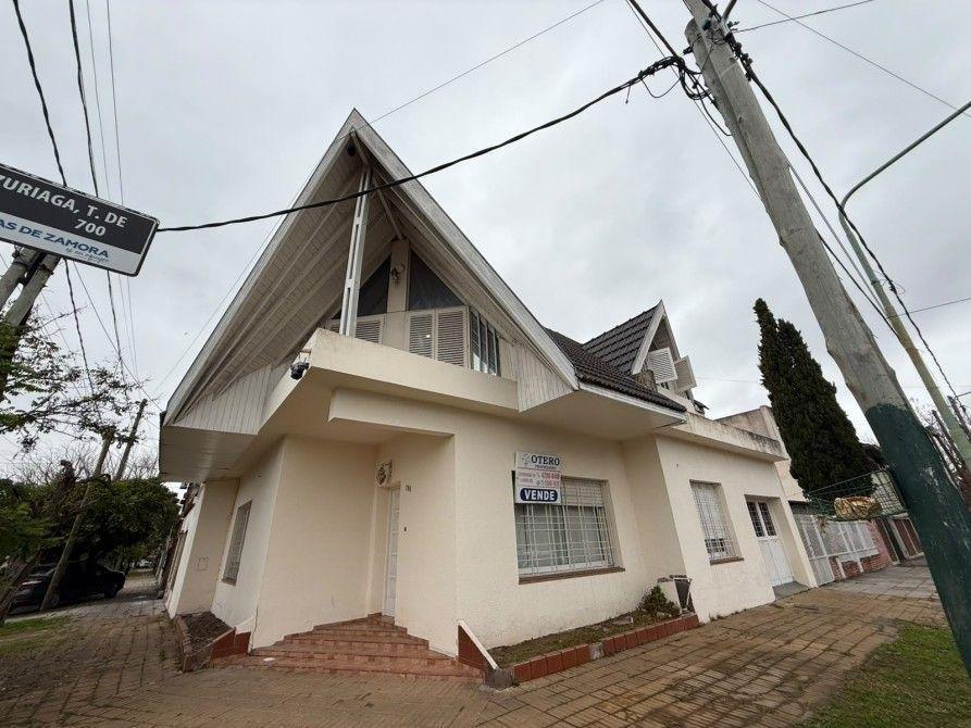 Foto de Amplia casa familiar de 5 dormitorios, excelente ubicación  Apta, imagen 1