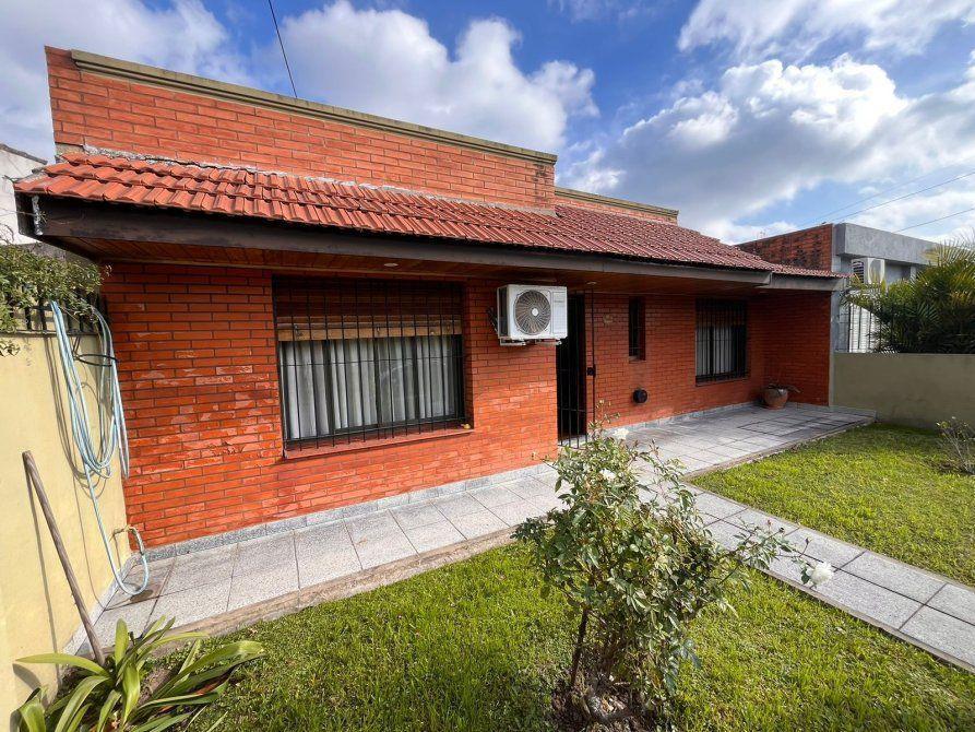 Foto de hermoso Chalet sobre dos lotes !!!!, imagen 1