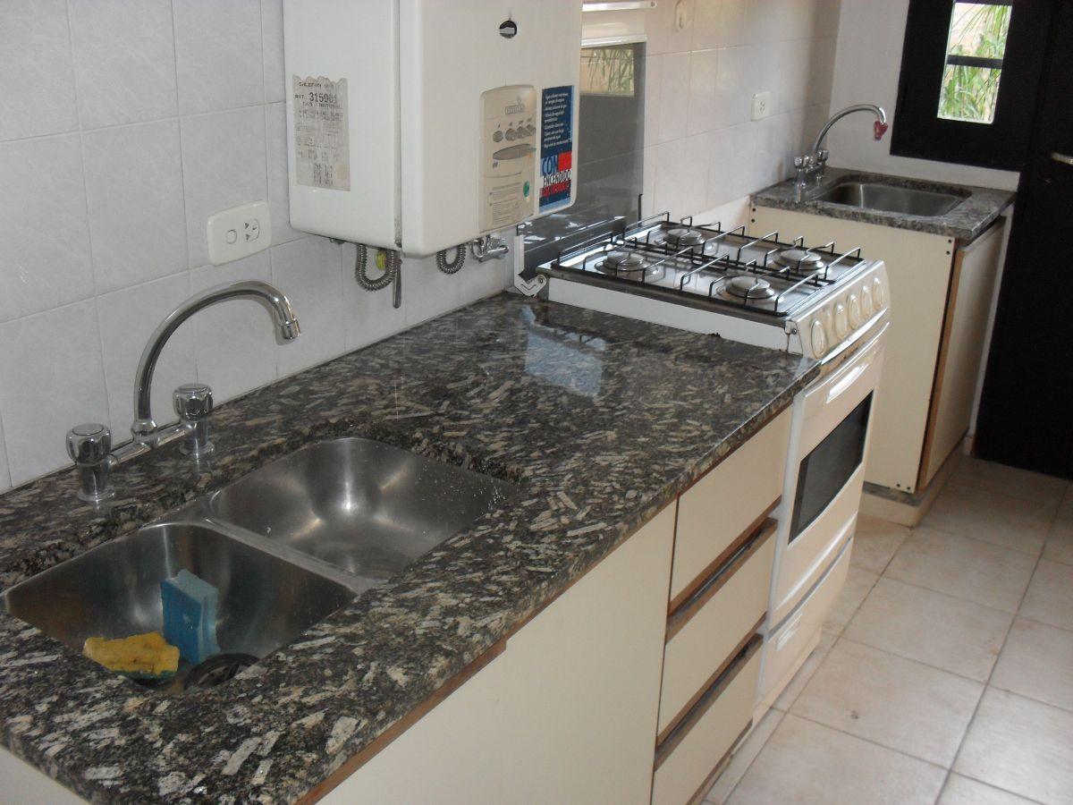 Foto de CASA EN ALQUILER CERRO CHICO 3 DORM 2 BANOS PATIO COCHERA A MTS AV. CORDILLERA, imagen 2