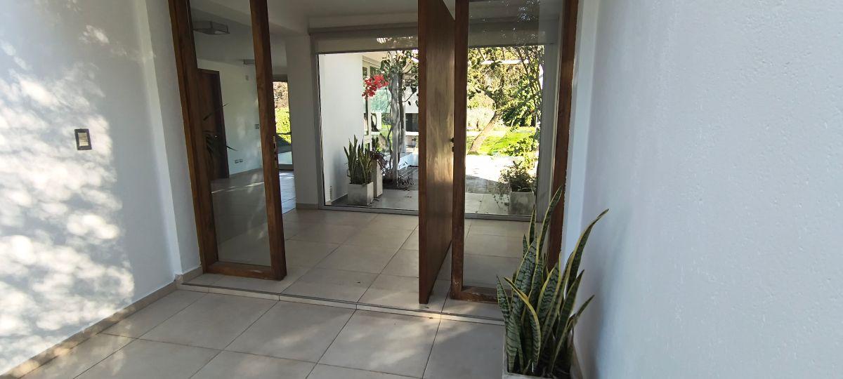 Foto de CASA EN ALQUILER CON PILETA EN VILLA CATALINA - 2 DORM, 2 BAÑOS, COCHERAS Y AMPLIO PARQUE, imagen 3