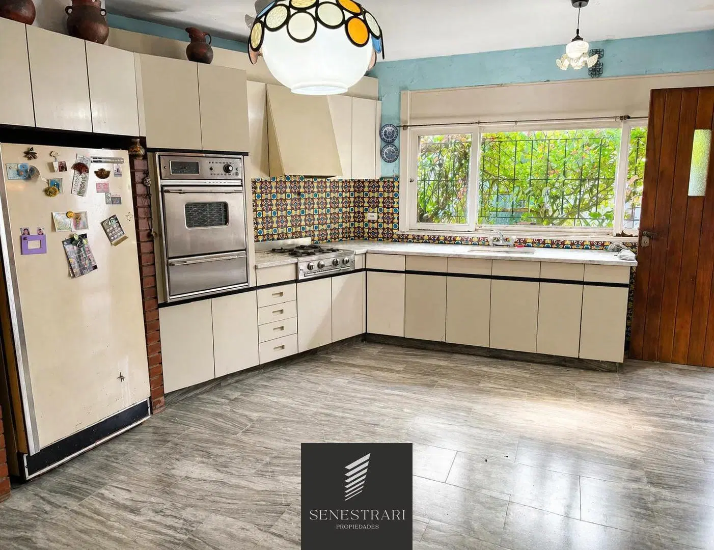 Chalet en planta baja con terraza, parrilla, cochera y sótano en Haedo. 2