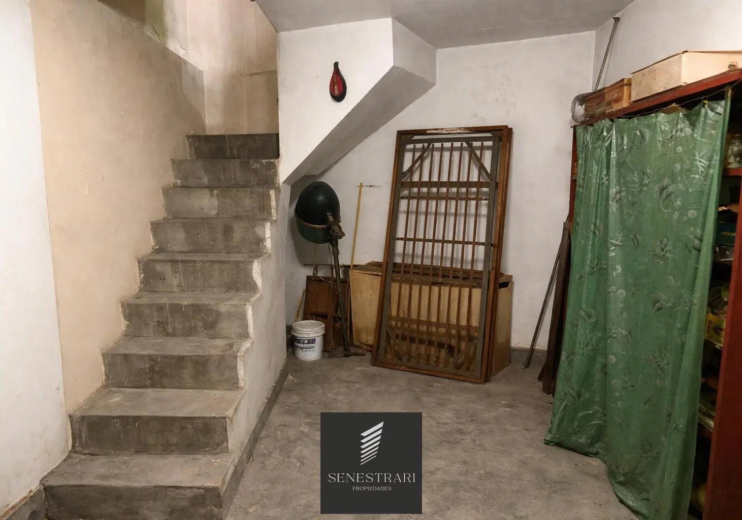 Chalet en planta baja con terraza, parrilla, cochera y sótano en Haedo. 3