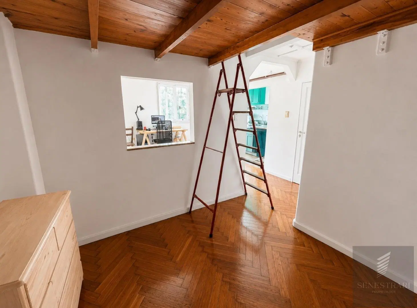 Venta Con Renta | Ideal inversión | Monoambiente súper luminoso con entrepiso frente a Parque Lezama 2