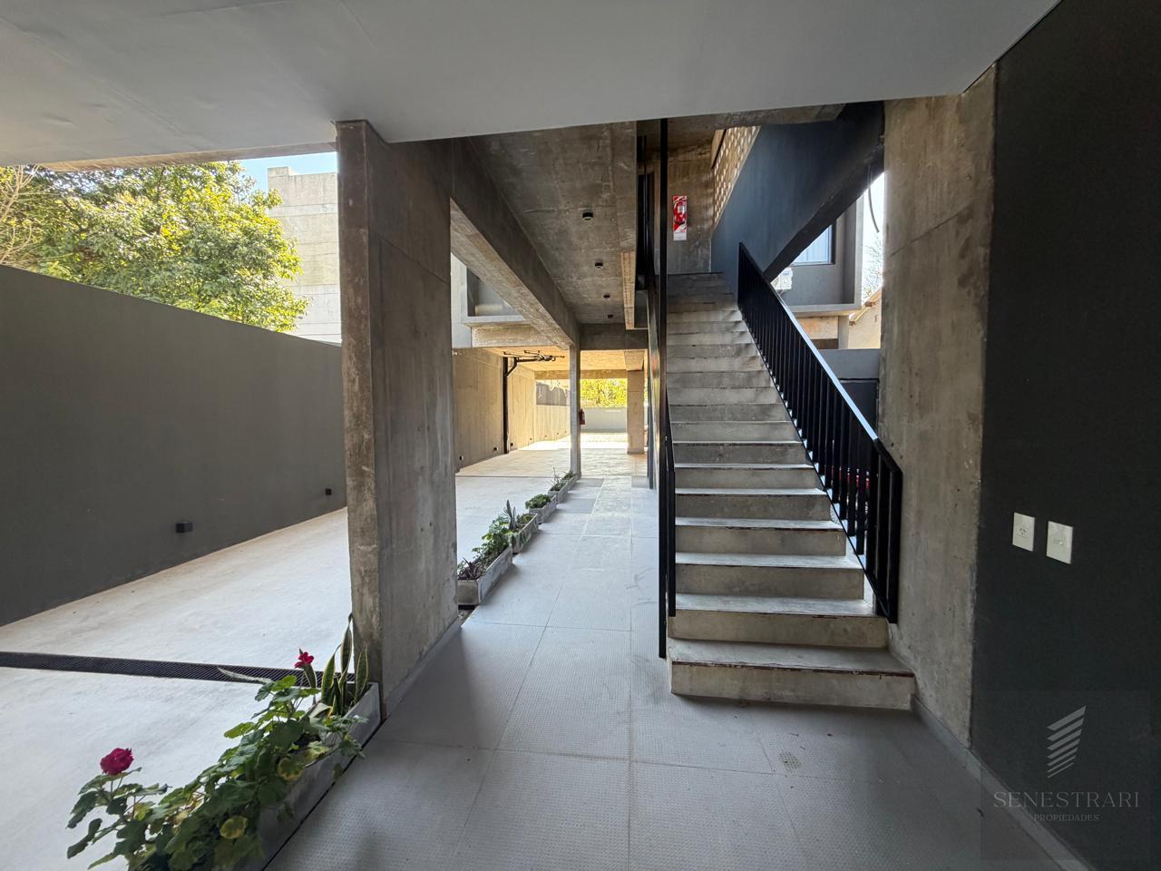 Foto de DEPARTAMENTO 4TO PISO AL FRENTE CON BALCÓN! 2 AMBIENTES, LISTO PARA, imagen 3