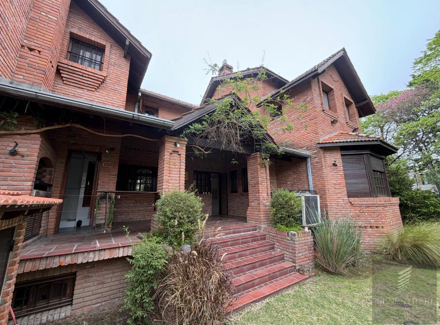 Foto de VENTA CASA 8 AMBIENTES EN ACASSUSO, imagen 2