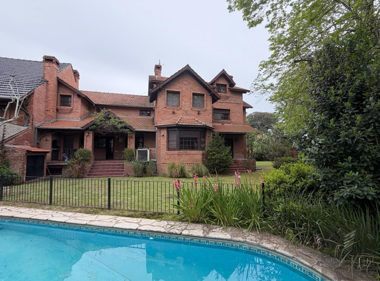 Foto de VENTA CASA 8 AMBIENTES EN ACASSUSO, imagen 1