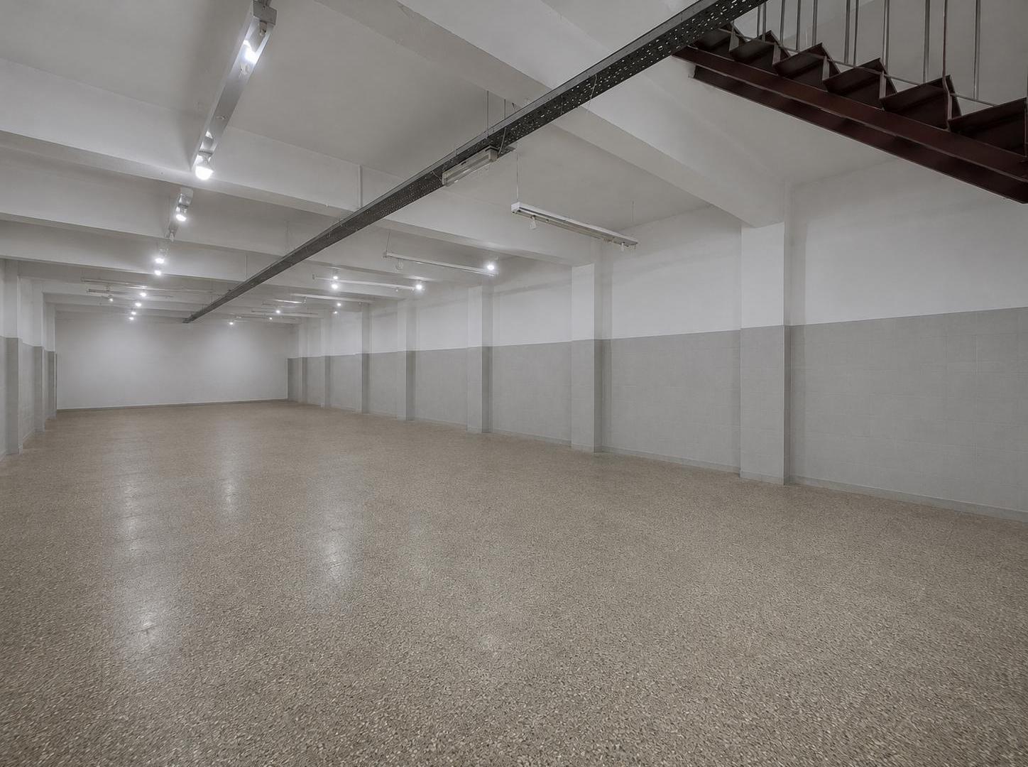 Foto de Galpon con Trifasica Entrada de auto 2 pisos 820 m2, imagen 4