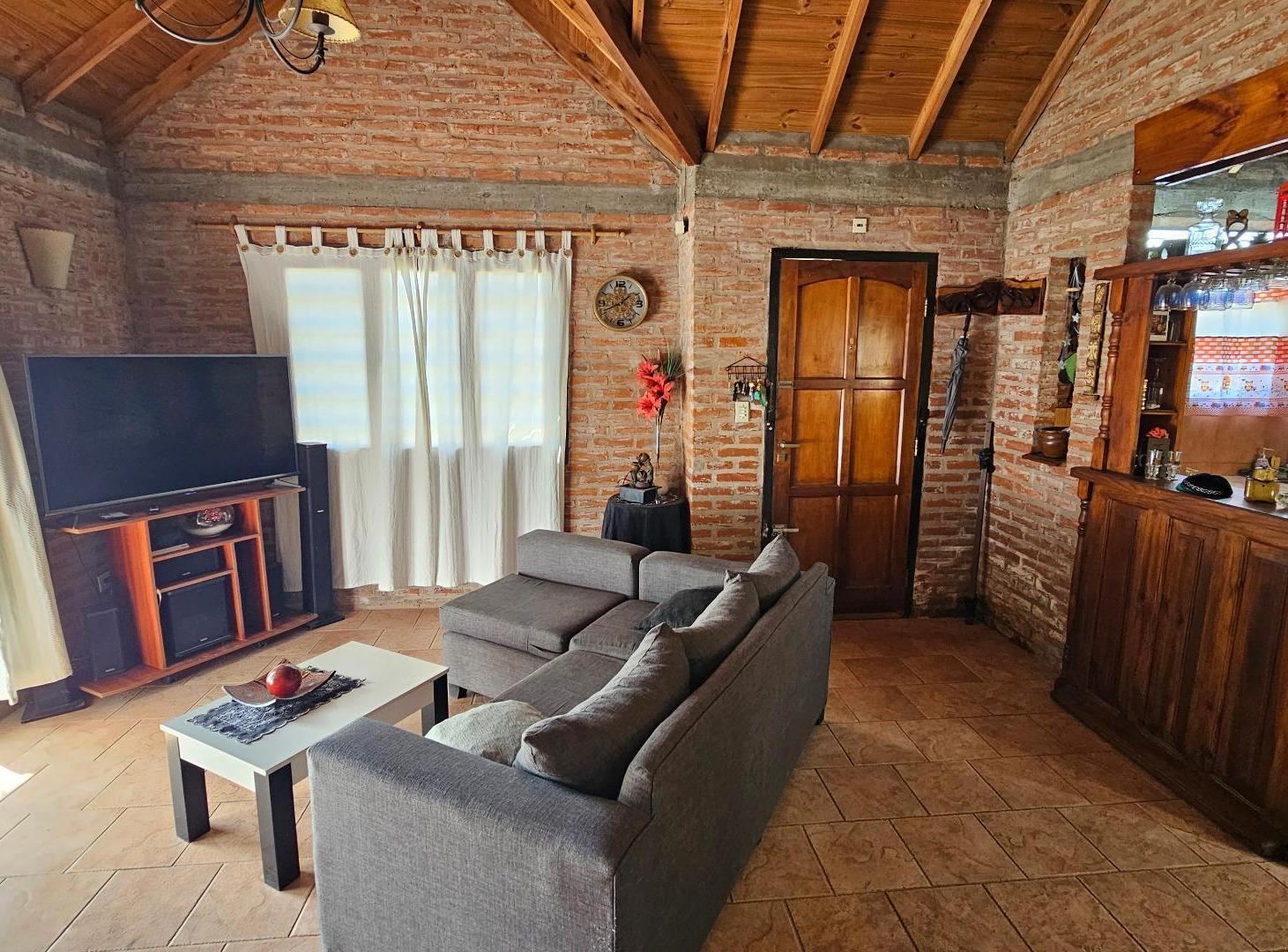 Casa 3 ambientes con patio