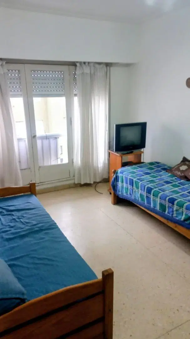 Departamento de 2 ambientes a la calle 4