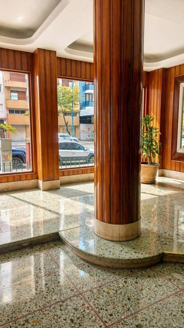 Departamento de 2 ambientes a la calle