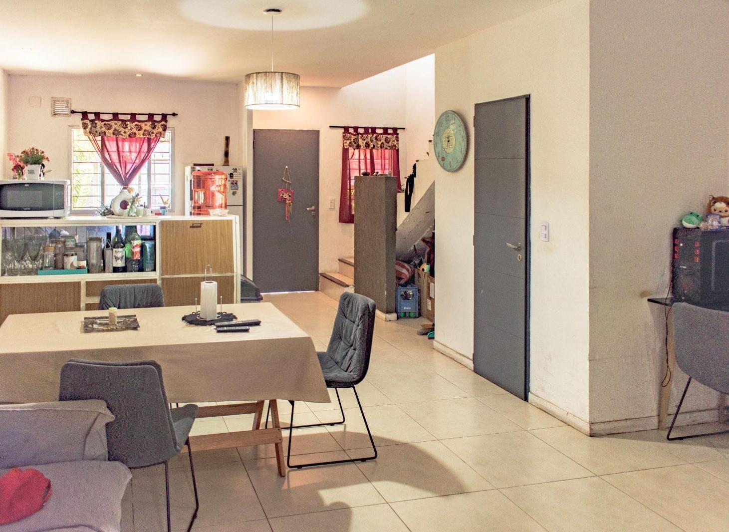 VENTA PH 3 AMBIENTES EN DERQUI PILAR PATIO Y COCHERA TIPO DUPLEX