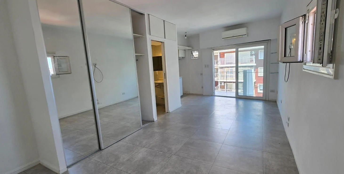 Alquiler monoambiente- Zona Alto Palermo con Balcón Piso Alto