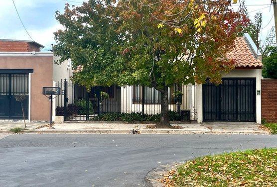 Casa en venta en Ariel del plata Campana con patio apta Crédito